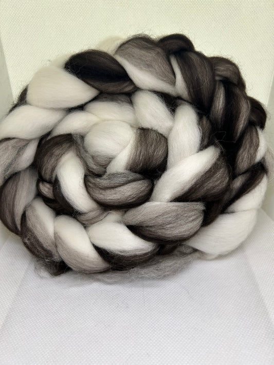 Tuxedo 100g Haunui Hogget Fibre