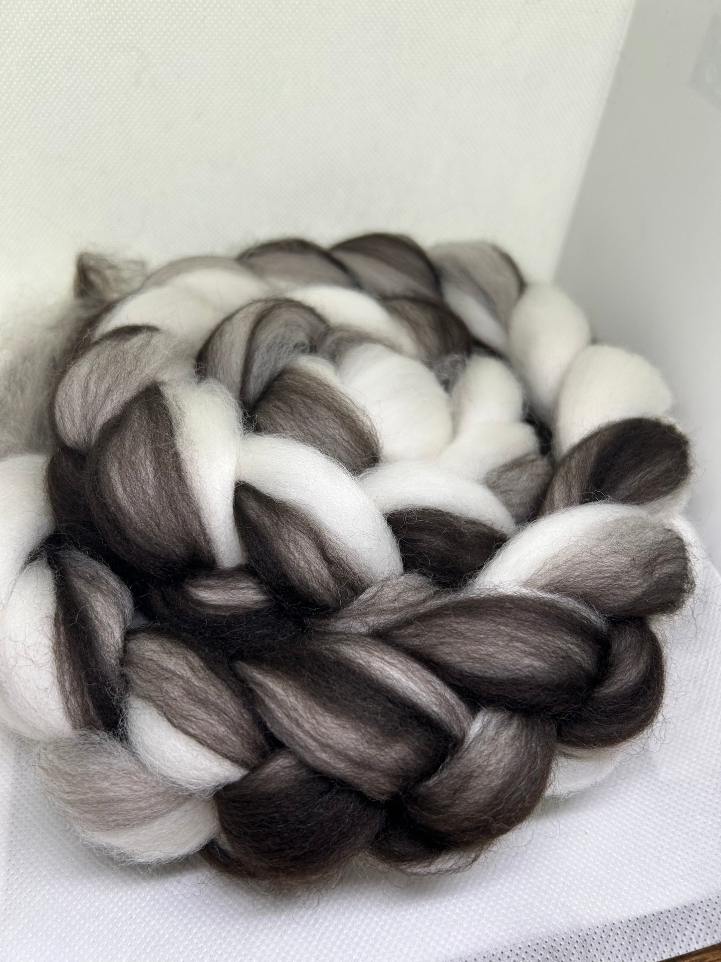 Tuxedo 100g Haunui Hogget Fibre